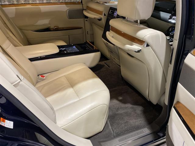 センチュリー ベースグレード　衝突被害軽減システム　ＤＶＤ　禁煙車　パワーシート　ナビ＆ＴＶ　電動格納ミラー　ダブルエアコン　クリアランスソナー　オットマン　ブルートゥース　革シート　ＬＥＤヘッドランプ　パワートランク　地デジ（14枚目）