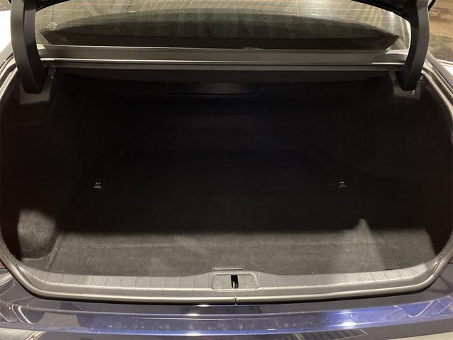 センチュリー ベースグレード　衝突被害軽減システム　ＤＶＤ　禁煙車　パワーシート　ナビ＆ＴＶ　電動格納ミラー　ダブルエアコン　クリアランスソナー　オットマン　ブルートゥース　革シート　ＬＥＤヘッドランプ　パワートランク　地デジ（18枚目）