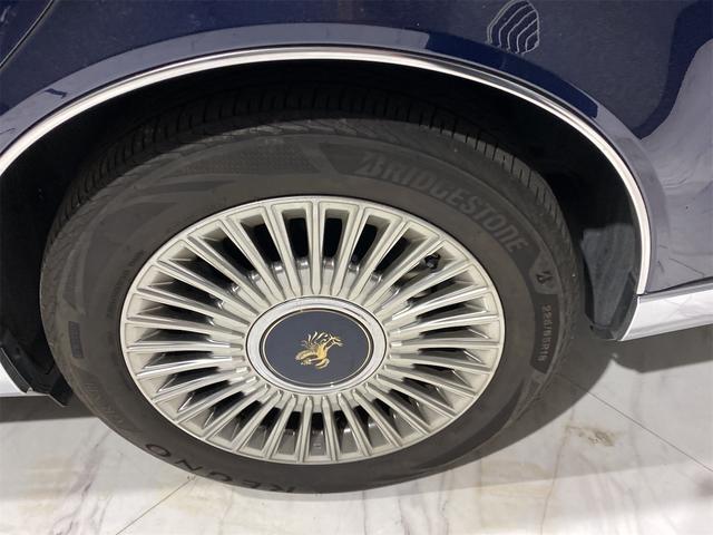 センチュリー ベースグレード　衝突被害軽減システム　ＤＶＤ　禁煙車　パワーシート　ナビ＆ＴＶ　電動格納ミラー　ダブルエアコン　クリアランスソナー　オットマン　ブルートゥース　革シート　ＬＥＤヘッドランプ　パワートランク　地デジ（21枚目）