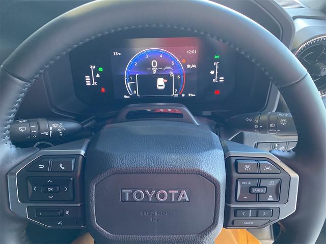 ランドクルーザー２５０ ＶＸ　デジタルインナーミラー　ルーフレール　サンルーフ　ＥＴＣ２．０　４ＷＤ　１オ－ナ－　Ｐシート　トヨタチームメイト　ドライバーモニターカメラ　ＦＣＴＡ　ＬＣＡ　緊急時操舵支援　全周囲モニター　３列シート（29枚目）