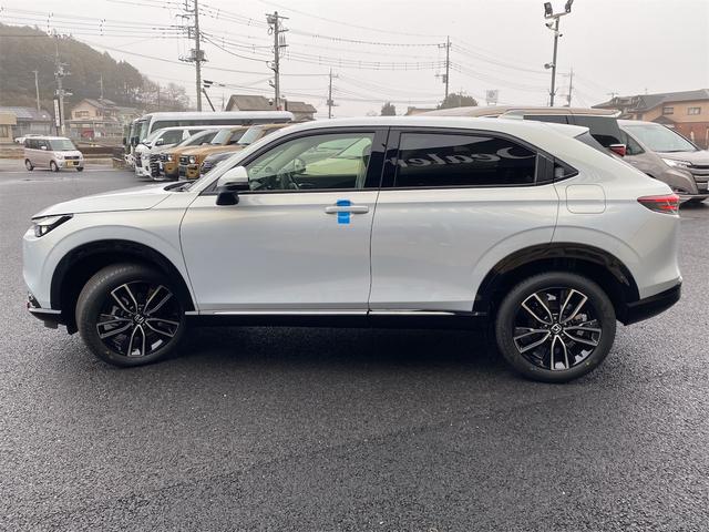 ヴェゼル ｅ：ＨＥＶ　Ｚ／登録済未使用車／マルチビュー／ホンダコネクト　ワンオーナー　マルチビューカメラ　ＨｏｎｄａＳＥＮＳＩＮＧ　ＨｏｎｄａＣＯＮＮＥＣＴディスプレー　ＥＴＣ２．０　後退サポート　ＬＥＤ　置くだけ充電　シートヒータ　パドルシフト　Ｐリアゲート　電子ＰＫＢ（5枚目）