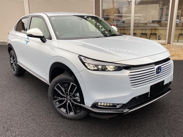 ヴェゼル ｅ：ＨＥＶ　Ｚ／登録済未使用車／マルチビュー／ホンダコネクト　ワンオーナー　マルチビューカメラ　ＨｏｎｄａＳＥＮＳＩＮＧ　ＨｏｎｄａＣＯＮＮＥＣＴディスプレー　ＥＴＣ２．０　後退サポート　ＬＥＤ　置くだけ充電　シートヒータ　パドルシフト　Ｐリアゲート　電子ＰＫＢ（6枚目）