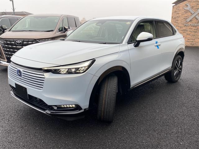 ヴェゼル ｅ：ＨＥＶ　Ｚ／登録済未使用車／マルチビュー／ホンダコネクト　ワンオーナー　マルチビューカメラ　ＨｏｎｄａＳＥＮＳＩＮＧ　ＨｏｎｄａＣＯＮＮＥＣＴディスプレー　ＥＴＣ２．０　後退サポート　ＬＥＤ　置くだけ充電　シートヒータ　パドルシフト　Ｐリアゲート　電子ＰＫＢ（7枚目）