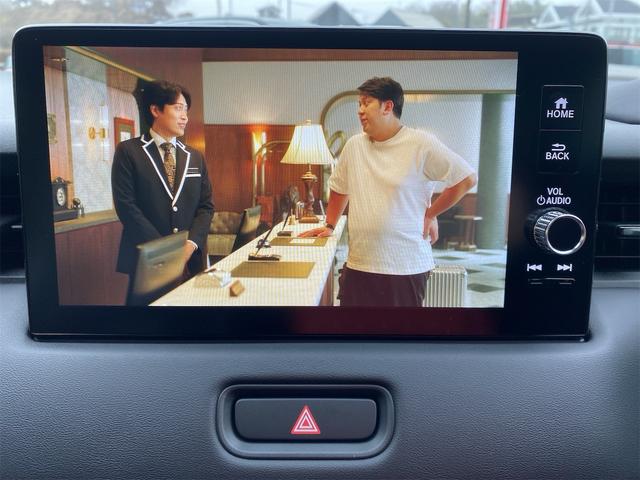 ヴェゼル ｅ：ＨＥＶ　Ｚ／登録済未使用車／マルチビュー／ホンダコネクト　ワンオーナー　マルチビューカメラ　ＨｏｎｄａＳＥＮＳＩＮＧ　ＨｏｎｄａＣＯＮＮＥＣＴディスプレー　ＥＴＣ２．０　後退サポート　ＬＥＤ　置くだけ充電　シートヒータ　パドルシフト　Ｐリアゲート　電子ＰＫＢ（10枚目）