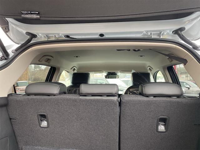 ヴェゼル ｅ：ＨＥＶ　Ｚ／登録済未使用車／マルチビュー／ホンダコネクト　ワンオーナー　マルチビューカメラ　ＨｏｎｄａＳＥＮＳＩＮＧ　ＨｏｎｄａＣＯＮＮＥＣＴディスプレー　ＥＴＣ２．０　後退サポート　ＬＥＤ　置くだけ充電　シートヒータ　パドルシフト　Ｐリアゲート　電子ＰＫＢ（12枚目）