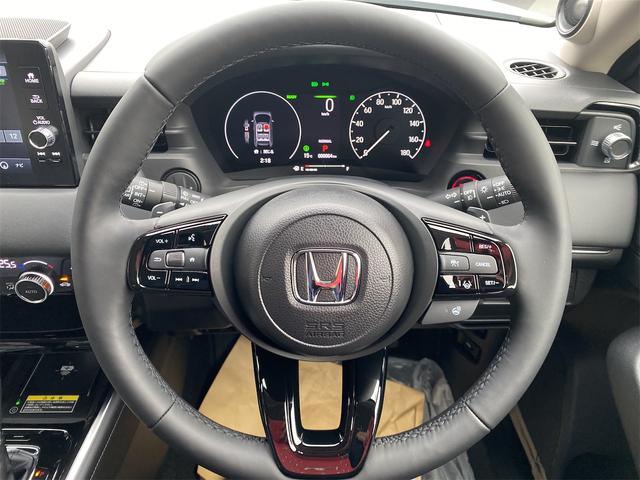 ヴェゼル ｅ：ＨＥＶ　Ｚ／登録済未使用車／マルチビュー／ホンダコネクト　ワンオーナー　マルチビューカメラ　ＨｏｎｄａＳＥＮＳＩＮＧ　ＨｏｎｄａＣＯＮＮＥＣＴディスプレー　ＥＴＣ２．０　後退サポート　ＬＥＤ　置くだけ充電　シートヒータ　パドルシフト　Ｐリアゲート　電子ＰＫＢ（16枚目）