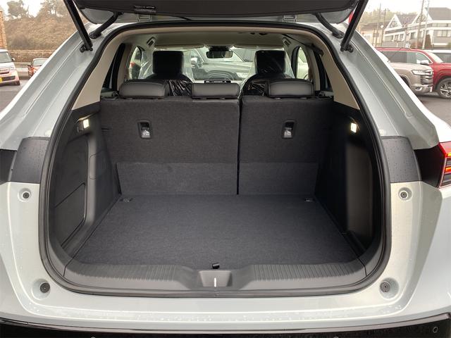 ヴェゼル ｅ：ＨＥＶ　Ｚ／登録済未使用車／マルチビュー／ホンダコネクト　ワンオーナー　マルチビューカメラ　ＨｏｎｄａＳＥＮＳＩＮＧ　ＨｏｎｄａＣＯＮＮＥＣＴディスプレー　ＥＴＣ２．０　後退サポート　ＬＥＤ　置くだけ充電　シートヒータ　パドルシフト　Ｐリアゲート　電子ＰＫＢ（18枚目）