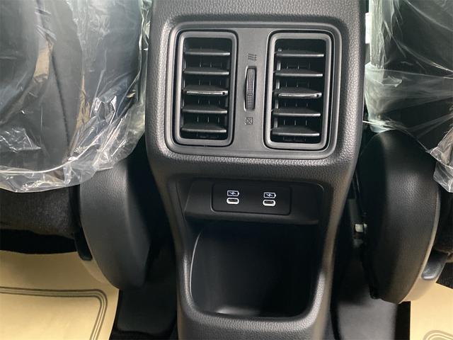 ヴェゼル ｅ：ＨＥＶ　Ｚ／登録済未使用車／マルチビュー／ホンダコネクト　ワンオーナー　マルチビューカメラ　ＨｏｎｄａＳＥＮＳＩＮＧ　ＨｏｎｄａＣＯＮＮＥＣＴディスプレー　ＥＴＣ２．０　後退サポート　ＬＥＤ　置くだけ充電　シートヒータ　パドルシフト　Ｐリアゲート　電子ＰＫＢ（39枚目）