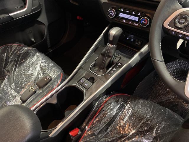 ライズ Ｚ／ＨＹ／１オーナー／登録済未使用車／ディスプレイオーディオ　パノラミックビューモニター　ワンオーナー　全周囲カメラ　バックカメラ　純正フルセグＴＶ　スマートキー　衝突安全ボディ　アイドリングストップ　スマートアシスト　オートライト　ＬＥＤライト　シートヒーター（11枚目）