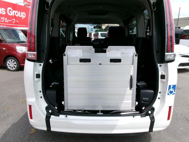 ノア 　Ｘ　ウェルキャブ　スロープ　車椅子２台電動固定装置　サードシート無　乗車定員５人　片側電動スライドドア（12枚目）