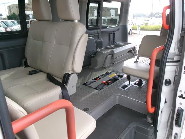 ＮＶ３５０キャラバンバン チェアキャブ車いす２基　チェアキャブ車いす２基（12枚目）