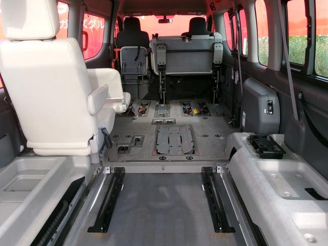 ＮＶ３５０キャラバンバン スーパーロングＤＸターボ　４ドアバン２．５ＤＴチェアキャブＤ仕様　４ＷＤ　車いす４基（7枚目）