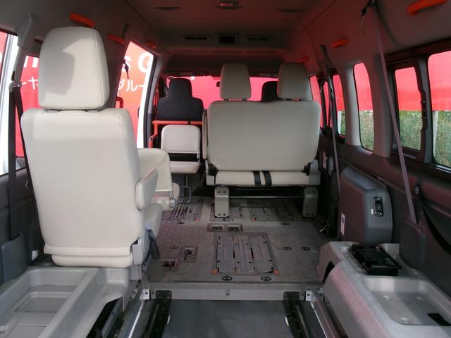 ＮＶ３５０キャラバンバン スーパーロングＤＸターボ　４ドアバン２．５ＤＴチェアキャブＤ仕様　４ＷＤ　車いす４基（8枚目）