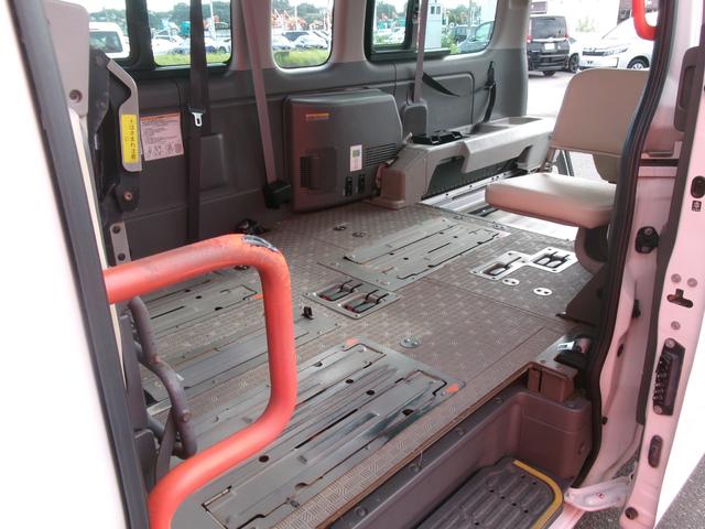 ＮＶ３５０キャラバンバン スーパーロングＤＸターボ　４ドアバン２．５ＤＴチェアキャブＤ仕様　４ＷＤ　車いす４基（9枚目）