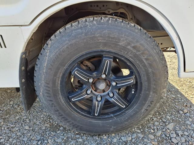 ブローニィバン ロングワイドローＤＸ　リヤダブルタイヤ　平床　３／６人乗り　４ナンバー　最大積載１２５０キロ（6枚目）