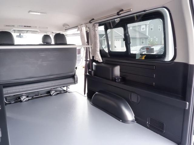 ハイエースバン ロングスーパーＧＬマルチロールトランスポータタイプＩＩ　４型　ディーゼル４ＷＤ　ベットキット　ＬＳＤ　禁煙車　フルセグＴＶ　Ｂｌｕｅｔｏｏｔｈ　　ＥＴＣ　バックカメラ　両側スライドドア　ＭＲＴト　ターボ　ＡＣ１００Ｖ電源　ＤＶＤ再生　ＬＥＤヘッドライト（14枚目）