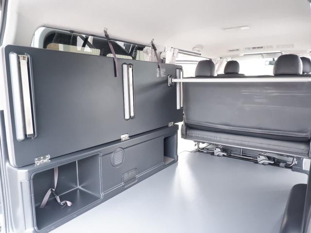 ハイエースバン ロングスーパーＧＬマルチロールトランスポータタイプＩＩ　４型　ディーゼル４ＷＤ　ベットキット　ＬＳＤ　禁煙車　フルセグＴＶ　Ｂｌｕｅｔｏｏｔｈ　　ＥＴＣ　バックカメラ　両側スライドドア　ＭＲＴト　ターボ　ＡＣ１００Ｖ電源　ＤＶＤ再生　ＬＥＤヘッドライト（15枚目）