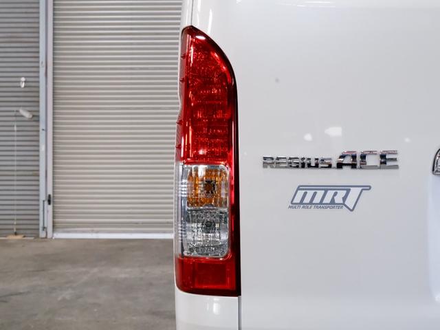 ハイエースバン ロングスーパーＧＬマルチロールトランスポータタイプＩＩ　４型　ディーゼル４ＷＤ　ベットキット　ＬＳＤ　禁煙車　フルセグＴＶ　Ｂｌｕｅｔｏｏｔｈ　　ＥＴＣ　バックカメラ　両側スライドドア　ＭＲＴト　ターボ　ＡＣ１００Ｖ電源　ＤＶＤ再生　ＬＥＤヘッドライト（50枚目）