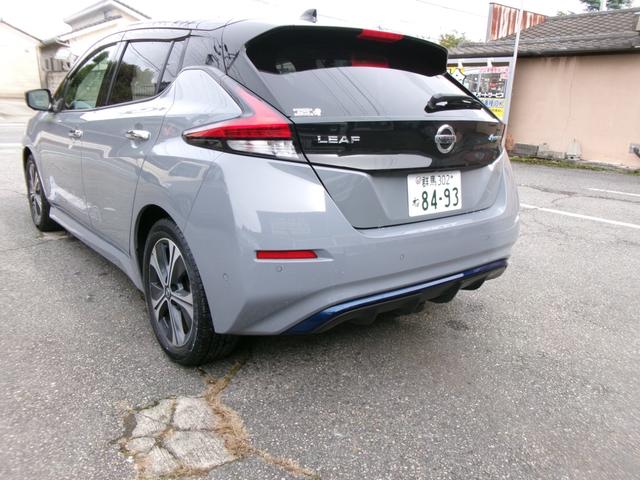 リーフ G 禁煙車 純正9インチナビ 全方位カメラ スマートキー ドライブレコーダー デジタルインナーミラー 17インチアルミ シートヒーター ハンドルヒーター プロパイロット LEDライト ETC(5枚目)