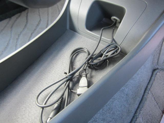 プリウス Ｓ　ワンオーナー　ストラーダＳＤナビ　ＥＴＣ　ローダウン　ＪＤＭカスタム　外装リペイント仕上済（21枚目）