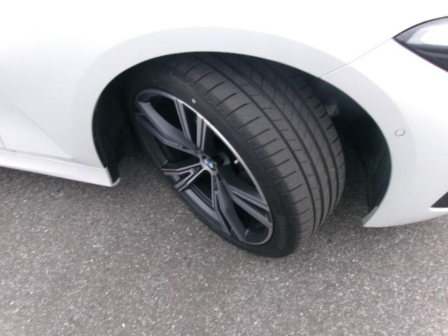 ３シリーズ ３１８ｉ　Ｍスポーツ　エディションシャドー　ＨＤＤナビ　ＡＣＣ　ＥＴＣ　３６０カメラ　カーブドディスプレイ　シートヒーター　ヘッドアップディスプレイ　アンビエントライト　ＬＥＤヘッドライト　アップルカープレイ　純正１９ＡＷ（7枚目）