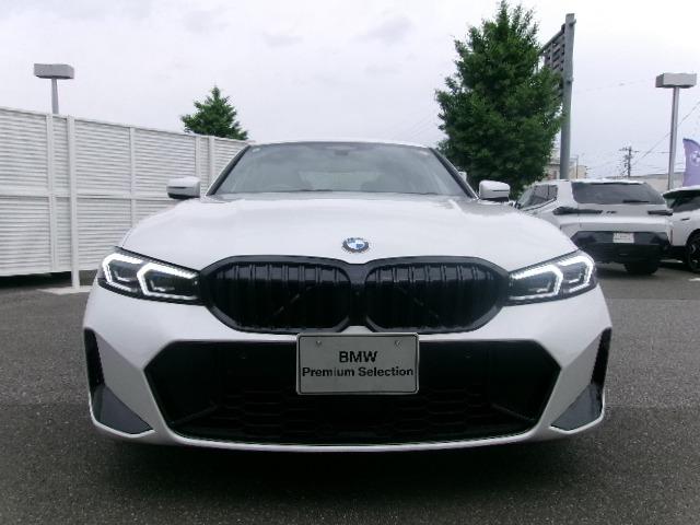 ３シリーズ ３１８ｉ　Ｍスポーツ　エディションシャドー　ＨＤＤナビ　ＡＣＣ　ＥＴＣ　３６０カメラ　カーブドディスプレイ　シートヒーター　ヘッドアップディスプレイ　アンビエントライト　ＬＥＤヘッドライト　アップルカープレイ　純正１９ＡＷ（11枚目）