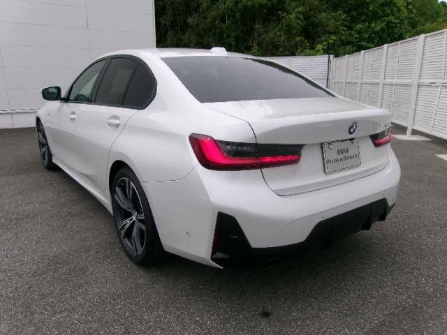 ３シリーズ ３１８ｉ　Ｍスポーツ　エディションシャドー　ＨＤＤナビ　ＡＣＣ　ＥＴＣ　３６０カメラ　カーブドディスプレイ　シートヒーター　ヘッドアップディスプレイ　アンビエントライト　ＬＥＤヘッドライト　アップルカープレイ　純正１９ＡＷ（14枚目）