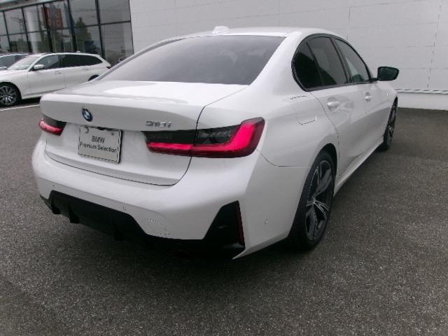 ３シリーズ ３１８ｉ　Ｍスポーツ　エディションシャドー　ＨＤＤナビ　ＡＣＣ　ＥＴＣ　３６０カメラ　カーブドディスプレイ　シートヒーター　ヘッドアップディスプレイ　アンビエントライト　ＬＥＤヘッドライト　アップルカープレイ　純正１９ＡＷ（16枚目）