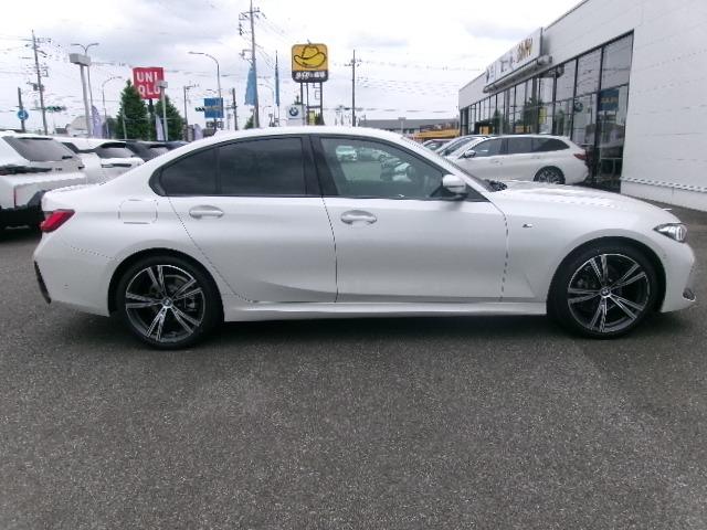 ３シリーズ ３１８ｉ　Ｍスポーツ　エディションシャドー　ＨＤＤナビ　ＡＣＣ　ＥＴＣ　３６０カメラ　カーブドディスプレイ　シートヒーター　ヘッドアップディスプレイ　アンビエントライト　ＬＥＤヘッドライト　アップルカープレイ　純正１９ＡＷ（17枚目）
