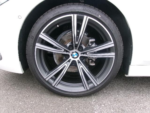 ３シリーズ ３１８ｉ　Ｍスポーツ　エディションシャドー　ＨＤＤナビ　ＡＣＣ　ＥＴＣ　３６０カメラ　カーブドディスプレイ　シートヒーター　ヘッドアップディスプレイ　アンビエントライト　ＬＥＤヘッドライト　アップルカープレイ　純正１９ＡＷ（19枚目）