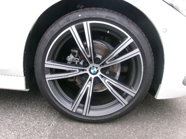 ３シリーズ ３１８ｉ　Ｍスポーツ　エディションシャドー　ＨＤＤナビ　ＡＣＣ　ＥＴＣ　３６０カメラ　カーブドディスプレイ　シートヒーター　ヘッドアップディスプレイ　アンビエントライト　ＬＥＤヘッドライト　アップルカープレイ　純正１９ＡＷ（22枚目）