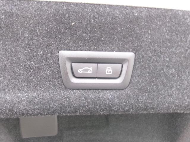 ３シリーズ ３１８ｉ　Ｍスポーツ　エディションシャドー　ＨＤＤナビ　ＡＣＣ　ＥＴＣ　３６０カメラ　カーブドディスプレイ　シートヒーター　ヘッドアップディスプレイ　アンビエントライト　ＬＥＤヘッドライト　アップルカープレイ　純正１９ＡＷ（71枚目）