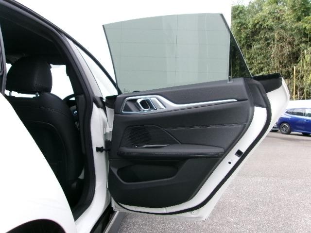 ４シリーズ ４２０ｄ　ｘＤｒｉｖｅグランクーペ　Ｍスポーツ　元社有車　ＨＤＤナビ　ＥＴＣ　ＡＣＣ　３６０度カメラ　アップルカープレイ対応　シートヒーター　ヘッドアップディスプレイ　カーブドディスプレイ　純正１９ＡＷ（25枚目）