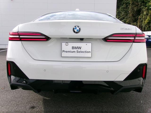 ＢＭＷカードをご存知ですか？ＢＭＷをお乗りのお客様には大変お得なカードとなっております。ポイントももちろんですがロードワークサービスが付いておりいざという時には役立つカード！それがＢＭＷカードです♪