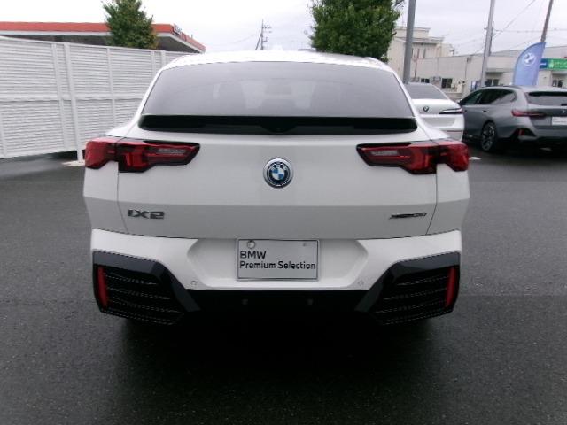 iX2 xDrive 30 Mスポーツ 元社有車 HDDナビ ETC ACC 360度カメラ シートヒーター レザーシート ヘッドアップディスプレイ アップルカープレイ対応 アイコニックグロウ Harman/Kardon 純正20AW(15枚目)