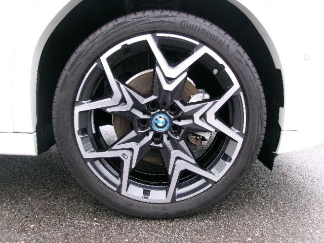 iX2 xDrive 30 Mスポーツ 元社有車 HDDナビ ETC ACC 360度カメラ シートヒーター レザーシート ヘッドアップディスプレイ アップルカープレイ対応 アイコニックグロウ Harman/Kardon 純正20AW(22枚目)