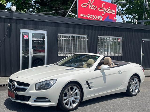 ＳＬ３５０　純正バネサス／マジックスカイルーフ／レーダーセーフティＰＫＧ／純正ナビ／バックモニター／ＥＴＣ／純正１９インチＡＷ／ベージュレザーシート／バイキセノンヘッドライト／キーレスゴー／パワートランクリッド(3枚目)