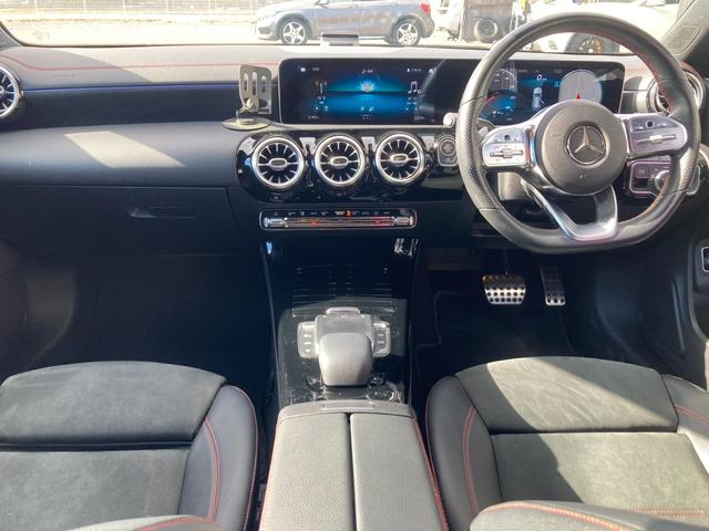 ＣＬＡクラス シューティングブレーク ＣＬＡ２００ｄ　シューティングブレーク　ＡＭＧライン　／ブラインドスポット／アダプティブクルーズコントロール／純正ナビ／地デジ／バックカメラ／アンビエントライト／ハーフレザーシート／パワーシート／パワーバックドア／ＬＥＤヘッドライト／純正１８インチアルミ（13枚目）