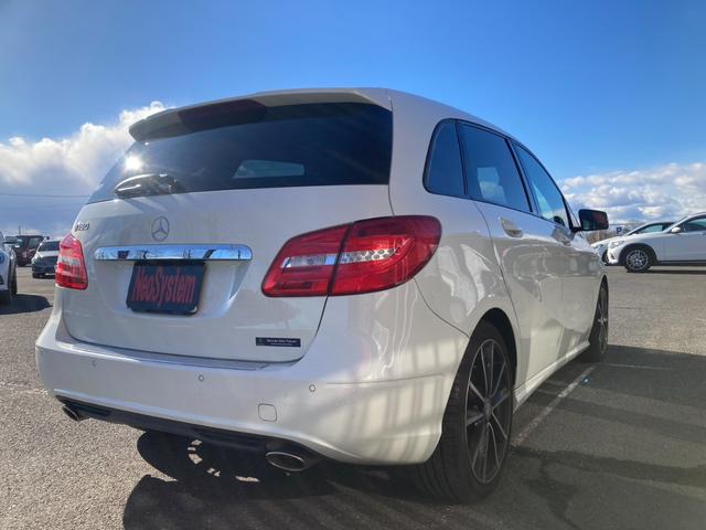 Ｂクラス Ｂ１８０　ブルーエフィシェンシースポーツナイトＰＫＧ　／ワンオーナー／純正ナビ地デジ／バックカメラ／運転席メモリー付きパワーシート／ハーフレザー／純正１８インチアルミ／（12枚目）