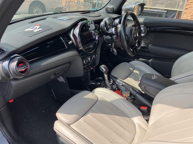 ＭＩＮＩ ジョンクーパーワークス　ＫＷ車高調　レムスバルブ切り替えマフラー　フロッグメーターパネル　ユニオンジャックテール　ＦＯＣＡＬスピーカー　ＭＯＮカーボンステアリング　ｎｍエンジニアリングタワーバー　前後ドラレコ　シートヒーター（30枚目）
