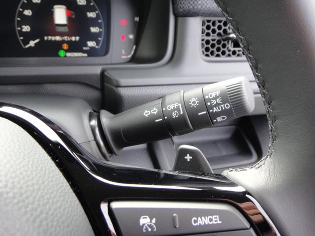 ★スポーティな走りを楽しめるパドルシフト！右のレバーでシフトアップ！左のレバーでシフトダウン！気分はレーシングドライバー★