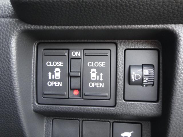 ★両側パワースライドドア★狭い駐車場や壁際などでの乗降りに便利です！操作はワイヤレスリモコン、室内のコントロールスイッチ、ドアハンドルで行えます！挟み込み防止機能付で安心！