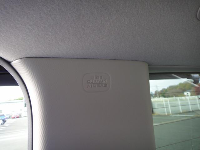 ★ＳＲＳエアバッグ★ＳＲＳエアバッグは、前席乗員に重大な危害が及ぶような強い衝撃を車両前方から受けた時に作動し、乗員の頭や胸の上体、膝などの下肢に作用する衝撃力を分散・緩和させ、衝撃を軽減します★