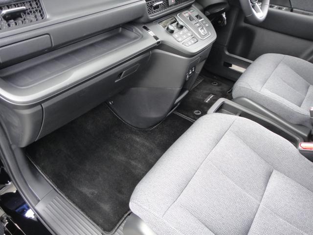 ★中古車の特権！フロアマット付いてます！新車のときは別売り！当店はもちろん車輌本体価格に含まれておりますのでご安心を！★