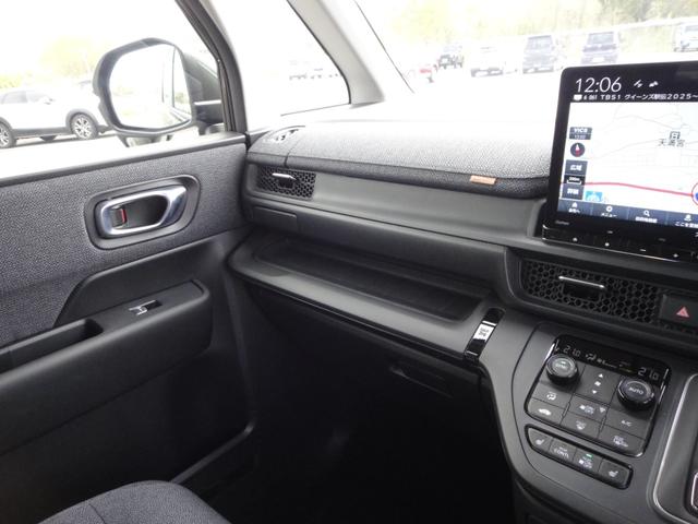 ★内装は専門業者によるルームクリーニング施工★シート・天井・ダッシュボード等に傷やシミ、汚れ等もなく綺麗で嫌な臭い等もありません！清潔で気持ちいい★