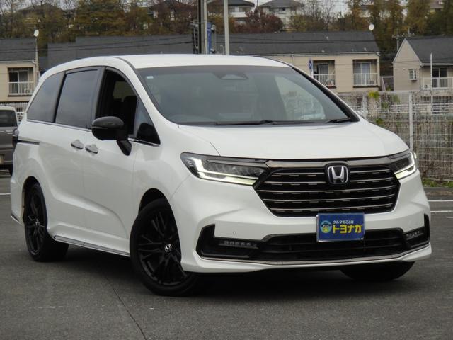 オデッセイハイブリッド ｅ：ＨＥＶアブソルート・ＥＸブラックエディション　純正１１．４インチコネクトナビＤＴＶ　純正１５．６インチ後席モニター　マルチビューカメラ　ブラックレザーシート　１・２列シートヒーター　２列目両側アームレスト付４ウェイパワーシート　ディーラーデモカー（5枚目）