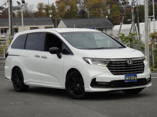 オデッセイハイブリッド ｅ：ＨＥＶアブソルート・ＥＸブラックエディション　純正１１．４インチコネクトナビＤＴＶ　純正１５．６インチ後席モニター　マルチビューカメラ　ブラックレザーシート　１・２列シートヒーター　２列目両側アームレスト付４ウェイパワーシート　ディーラーデモカー（6枚目）