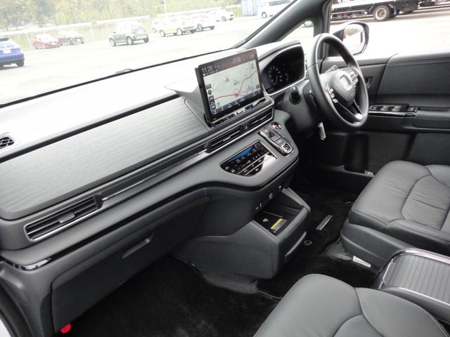 オデッセイハイブリッド ｅ：ＨＥＶアブソルート・ＥＸブラックエディション　純正１１．４インチコネクトナビＤＴＶ　純正１５．６インチ後席モニター　マルチビューカメラ　ブラックレザーシート　１・２列シートヒーター　２列目両側アームレスト付４ウェイパワーシート　ディーラーデモカー（17枚目）