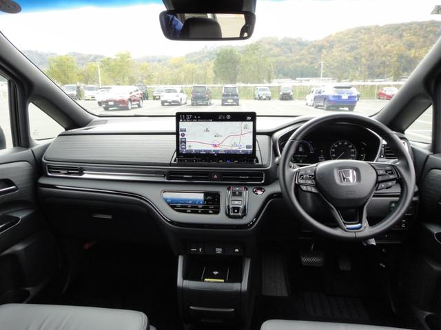 オデッセイハイブリッド ｅ：ＨＥＶアブソルート・ＥＸブラックエディション　純正１１．４インチコネクトナビＤＴＶ　純正１５．６インチ後席モニター　マルチビューカメラ　ブラックレザーシート　１・２列シートヒーター　２列目両側アームレスト付４ウェイパワーシート　ディーラーデモカー（18枚目）