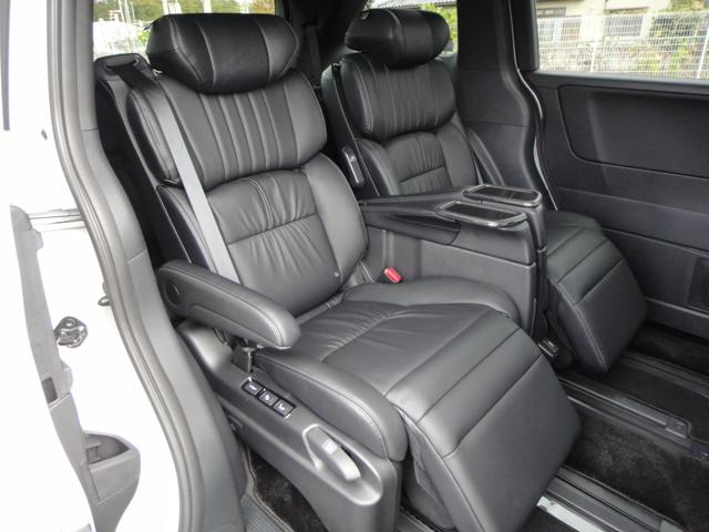 オデッセイハイブリッド ｅ：ＨＥＶアブソルート・ＥＸブラックエディション　純正１１．４インチコネクトナビＤＴＶ　純正１５．６インチ後席モニター　マルチビューカメラ　ブラックレザーシート　１・２列シートヒーター　２列目両側アームレスト付４ウェイパワーシート　ディーラーデモカー（30枚目）